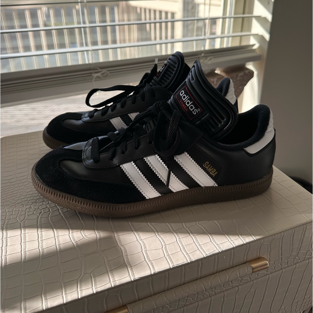 Adidas Samba Classic Shoes     Men’s Size: 7.5     Women’s Size: 8.5